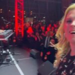 Patricia Kelly Instagram - You guys were absolut rock n roll 🤵🏻👗🎤🎉🥳 I am going to hire you for my tour!! Vergangenen Samstag bin ich mit meiner Band bei der Charity-Gala @flyandhelp aufgetreten.It was an honor to help out for this wonderful project from a wonderful family… Durch diesen wunderbaren Abend in Bonn kamen 350.000€ zusammen, mit denen 8 Schulen in benachteiligten Regionen gebaut werden können 🙏🏻🙏🏻 Wir Künstler haben auf unsere Gage verzichtet, um die gute Sache zu unterstützen. PS: Jessina, die Tochter des Fly & Help-Gründers Reiner Meutsch, war früher auch ein riesiger Kellyfan und hatte ihr ganzes Zimmer voller Postern von uns 😁 #kellyfansareeverywhere #kellyfansareepic @ianalexandergriffiths @thomas.sauerborn @jan.lammert @markusbraunsounds #frackmeetsrocknroll #greatfun #thankyou #charity #goodcause #schule #gala #flyandhelp #patriciakelly #kellyfamily #thekellyfamily