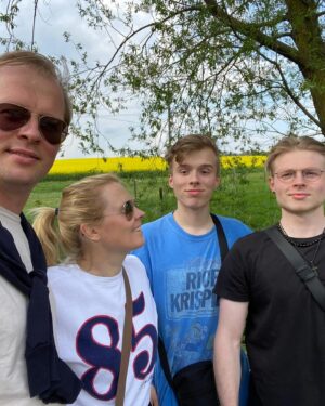 Patricia Kelly Instagram - To the best father in the world! ♥️ @denis.sawinkin.official happy father’s day, we love you to the moon and back! 🥰♥️🙏 @sawinkinalexander  @iggikelly_official  #bestfatherever #loving #strong #caring #bestrolemodel #andmuchmore #family #love #patriciakelly #thekellyfamily #kellyfamily