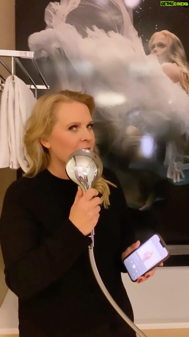 Patricia Kelly Instagram - When the only place to warm up my voice for a Auftritt is the shower… 🚿🛀🎤😅 #shower #singing #warmup #unbreakable #bestplace #voice #stimme #aufwärmen #dusche #patriciakelly #kellyfamily #thekellyfamily