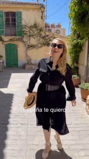 Patricia Kelly Instagram - España te quiero 🇪🇸💛❤️
Ich liebe Spanien, das Land, in dem ich geboren bin und meine ersten Lieder gelernt habe ❤️ Die Gassen, die Menschen, die Fröhlichkeit… 
Wo fühlt ihr euch besonders wohl? 
#spain #españa #espanatequiero #heimat #spanien #love #family #travel #childhood #kindheit #patriciakelly #kellyfamily #thekellyfamily