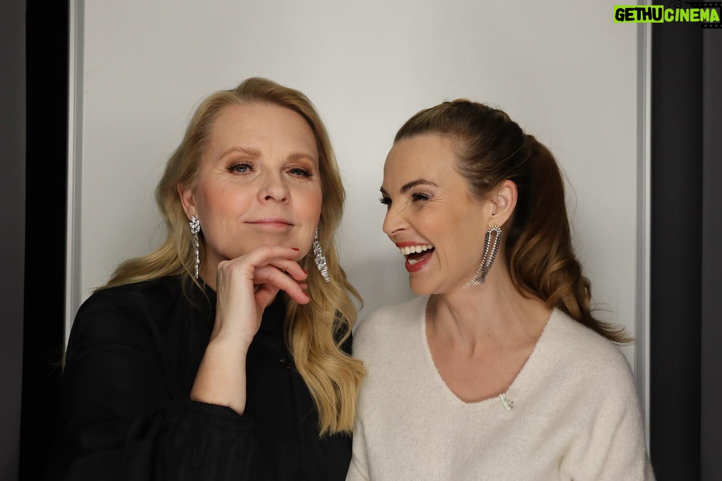 Patricia Kelly Instagram - In der Fotobox wurde am Ende der Sendung noch einmal gekuschelt! 🥰 Schön, dass du bei uns warst, liebe @patriciakelly.official ! ❤️ #galaloves #galagoestv #galaimtv #annikalau #patriciakelly