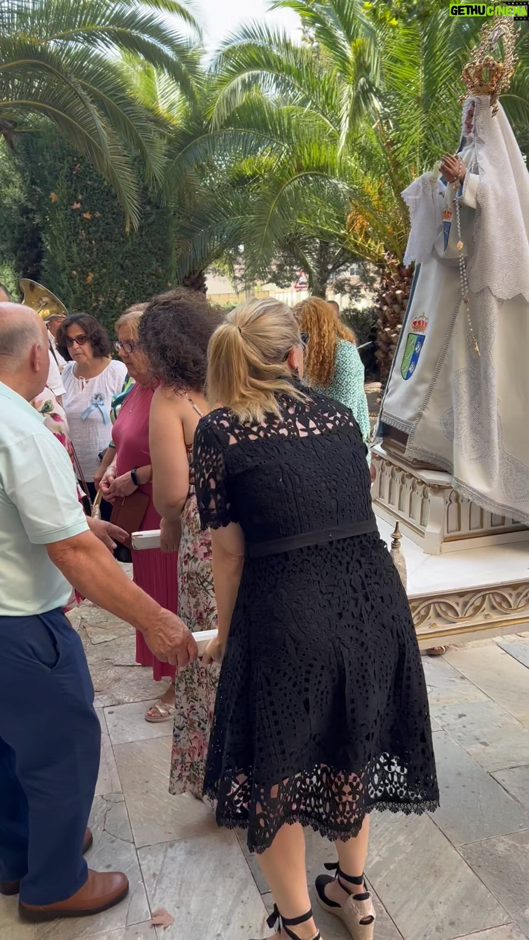 Patricia Kelly Instagram - Blessed Sunday everyone!🙏♥️ May God bless you and your loved ones. Peace on earth, Paz!🕊️#faith #hope #love #peace #spain #gamonal #myhometown #throwback