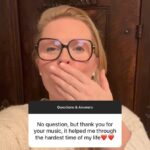 Patricia Kelly Instagram - Ihr Lieben, beim letzten Q & A hat mich diese Nachricht erreicht, die mich sehr berührt. Immer mal wieder bekomme ich solches Feedback, wo mir jemand sagt, dass ihm meine Musik in schweren Zeiten geholfen hat. Wenn meine Musik dies bei jemandem bewirkt, dann nehme ich es als großes Geschenk an und auch als Anreiz, weiterhin Songs zu schreiben, die euch berühren und vielleicht auch helfen ❣️ Thank you so much, God bless 🙏🏻 #q&a #questionsanswers #feedback #thankful #grateful #music #musichelps #touchpeopleshearts #lovemyjob #musik #patriciakelly #kellyfamily #thekellyfamily