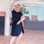 Patricia Kelly Instagram - #throwback to vor drei Jahren, ein paar Kilos weniger und ein bisschen Fitness mehr 😅💃😂 Wir geben nicht auf 😂 Habt eine gute Woche ❤️ #vengachica #throwbacktuesday #fun #dance #wirsindgutwiewirsind #haveagoodday #patriciakelly #kellyfamily #thekellyfamily