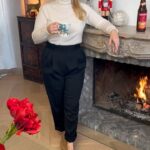 Patricia Kelly Instagram - Anzeige| Ihr Lieben, Weihnachten steht vor der Tür und am liebsten verbringe ich diese Zeit des Jahres zuhause vor dem Kamin, gemeinsam mit meiner Familie. Ein warmes Getränk gehört auch dazu und das ist dieses Jahr bei mir Heisser Horst von @rabenhorstsaft . Der hat nicht nur einen super Namen, sondern schmeckt auch hervorragend. Eine genussreiche, alkoholfreie Alternative, die natürliches Vitamin C enthält. Kennt ihr ihn schon? Wenn nicht, probiert ihn unbedingt mal aus! Merry Christmas ☕🍶🎄 #rabenhorst #saft #heisserhorst #bundle #qualität #heißgetränk #fruchtsaft #wissenwasguttut #patriciakelly