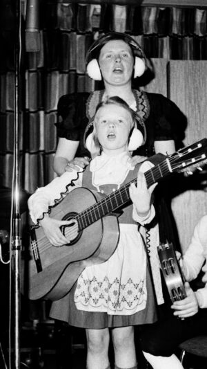 Patricia Kelly Instagram - I miss you so much Mama, how I wish you were here now, and I could hear your sweet and loving voice whispering words of wisdom to my heart..💔🥹 
Happy Mother’s day!
#mothersday #mother #mama #missyou #patriciakelly #kellyfamily #thekellyfamily