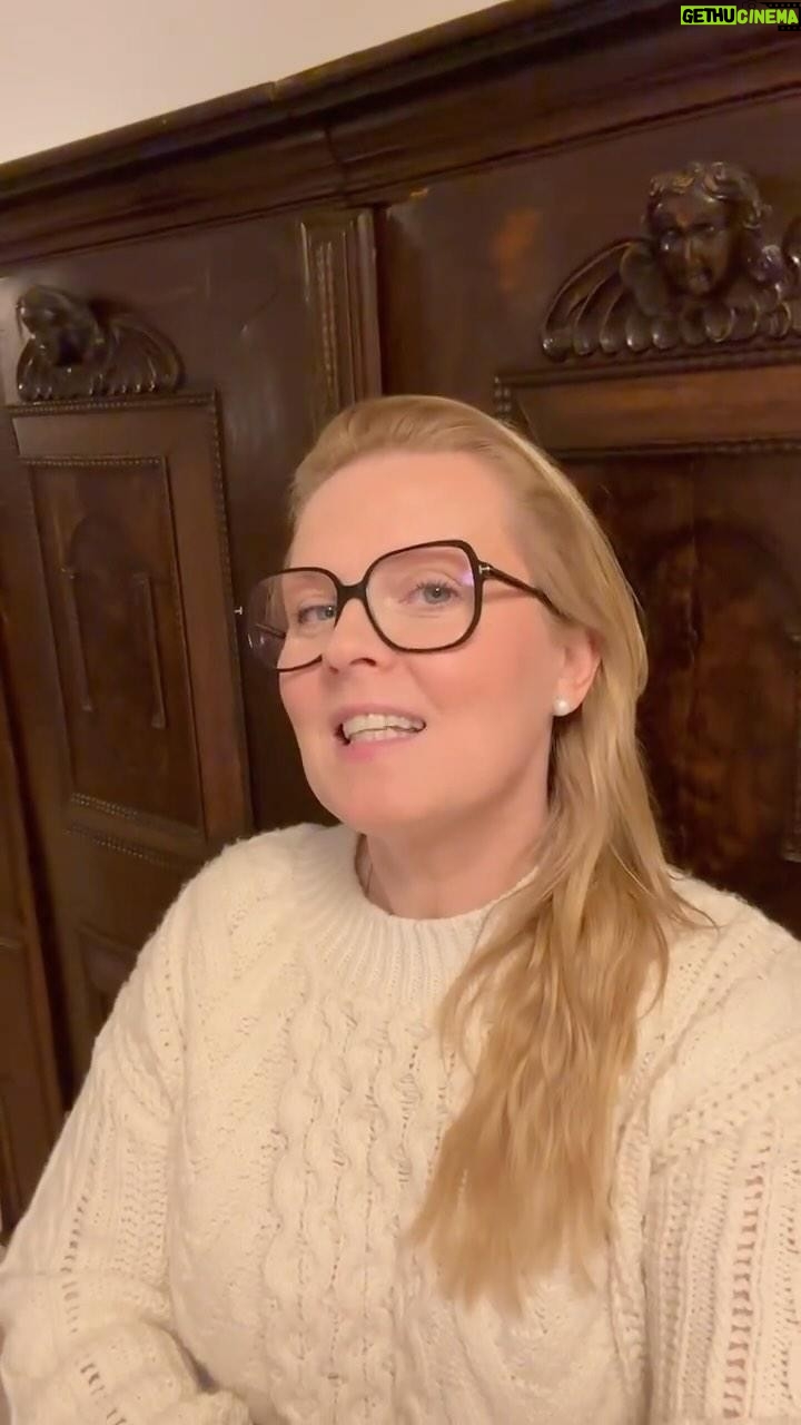 Patricia Kelly Instagram - Ihr Lieben, gemeinsam mit @happy_immo_club habe ich einen Podcast aufgenommen, den ich euch hier empfehlen möchte. Happy Immo ist ein Unternehmen von zwei Powerfrauen, Anaïs und Maya, deren Mission es ist, Frauen dabei zu helfen, ihre erste Immobilie zu kaufen. Ein Weg, sich ein finanzielles Polster und sichere Altersvorsorge zu schaffen. 💪🏻💃 Ich halte das für ein sehr wichtiges und auch interessantes Thema. Daher schaut euch mal auf ihren Seiten um und hört in den Podcast 🤩🏡 👉🏻https://spoti.fi/3u2s6Tr (Link in Bio & Stories) #unbezahltewerbung #empfehlung #immobilien #investing #diversity #proptech #happyimmo #podcast #womensupportingwomen #patriciakelly