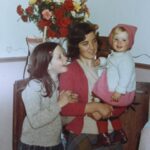 Patricia Kelly Instagram - Thank you everyone for the happy birthday wishes 🥰❤ Danke für die lieben Glückwünsche zu meinem Geburtstag ❤😍 Auf diesem kleinen Bild seht ihr mich mit meiner Patentante Leo (Tia Narcisas Tochter) und meiner lieben Schwester @kathykellyofficial - love you to the moon and back sis!! ♥️ Ich fühle mich sehr gesegnet, dass ich eine so wunderschöne und glückliche Kindheit hatte und bin ich meinen Eltern und meinem ganzen Umfeld unglaublich dankbar dafür. Auch für jedes neue Jahr, das Gott mir schenkt 🙏🏻 Danke an jeden einzelnen von euch für euren support, all my love to you ♥️ Patricia #birthday #wishes #thankyou #kellyfansareepic #Geburtstag #danke #grateful #childhood #kindheit #patriciakelly #kellyfamily #thekellyfamily
