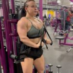 Patricia Parker Instagram - Planet Fitness workout featuring the absolute worst lighting of all time. Flew to Texas on Wednesday and have managed to get in workouts 60 minutes of cardio daily. Trying to visit everyone in three days is difficult because everything in Texas (if you’re from here, you know) is so spread out. I’ve driven more in the past two days here than I have in the past six months at home. Last day is tomorrow - my BFF college graduation and hitting the gym with another BFF before flying home! 💊 @5percentnutrition // JUGGERNAUT 💪🏼 @tuffwraps // JORDYNNE 🏋🏼‍♀️ @bruteforce_au // JUGGERNAUT 👨‍⚕️ @magnus_medical 🐓 @thechickenpound 📺 @TNAwrestling @axstv 🍲 @flexpro // JUGGERNAUT