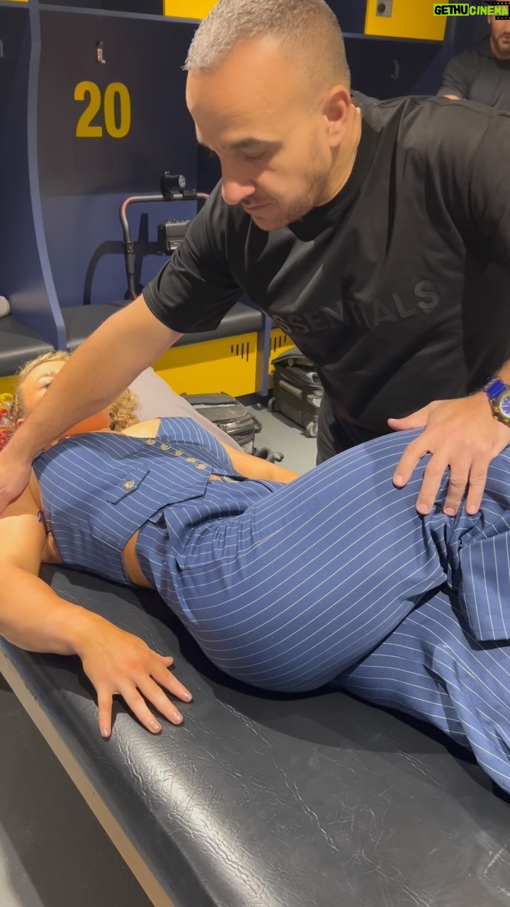 Patricia Parker Instagram - After being on flights for almost 25 hours to Australia, my entire leg was numb from the knee down. Over two days, I worked out legs, did cardio, and even wrestled with it being numb. Went to see @doctor_ned and he found a pinched nerve behind the knee, treated it, and over the course of two days the feeling in my leg has come almost completely back thanks for him. Not a fan of needles, so this was my first time getting acupuncture, but truly - SO lucky that Doctor Ned was there and able to treat me. ππΌππΌππΌ @chirokinetix