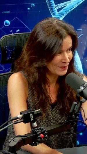 Patricia Velásquez Instagram - Mi secreto para estar bien es el  agradecimiento! 

Entrevista completa en el canal de YouTube del Doctor @doctorsotelo

#patriciavelasquez #actress #podcast