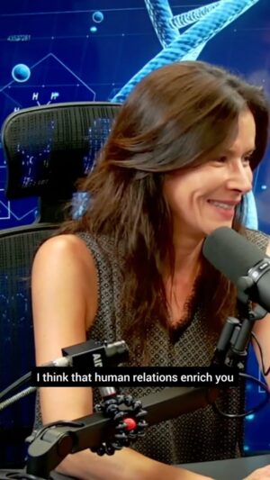 Patricia Velásquez Instagram - Mantén y cultiva las relaciones. 

Entrevista completa en el canal de YouTube del querido @doctorsotelo 

#patriciavelasquez #podcast #actress