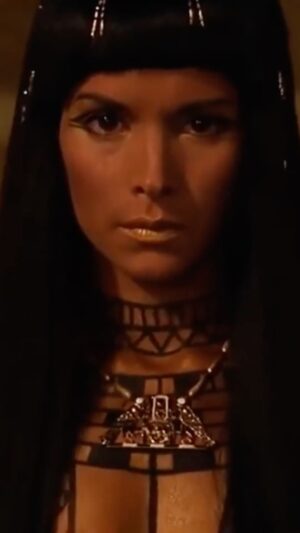 Patricia Velásquez Instagram - #tbt #themummy #themummyreturns #actress #cine #patriciavelasquez 

What is your favorite scene