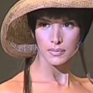 Patricia Velásquez Instagram - #patriciavelasquez #model #pasarela #runway #Supermodel #modelo