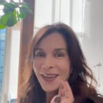 Patricia Velásquez Instagram - @wellpeople @makeup_by_vickysteckel #makeup @pinksun @sabinemanas love you @vicky_steckel #bronzed