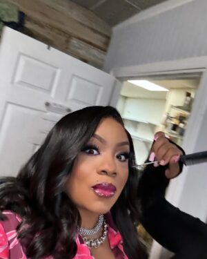 Patricia Williams Instagram - Them: Ms. Pat let me take your pictures.
Me: I can do it myself! 😡

What y’all think IG? Do I need to retire from selfies? Is it giving 52? 😂

Get your tickets for #YaGirlDoneMadeItTour at mspatcomedy.com! UP NEXT: 

#Austin
#LosAngeles
#atlanticcity 
#lexington 
#cincinnati 

#photodump #mspat #themspatshow