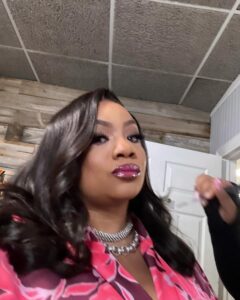 Patricia Williams Instagram - Them: Ms. Pat let me take your pictures. Me: I can do it myself! 😡 What y’all think IG? Do I need to retire from selfies? Is it giving 52? 😂 Get your tickets for #YaGirlDoneMadeItTour at mspatcomedy.com! UP NEXT: #Austin #LosAngeles #atlanticcity #lexington #cincinnati #photodump #mspat #themspatshow