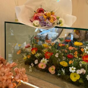 Patteera Sarutipongpokin Instagram - พยายามสดใสสู้ดอกไม้ 🌸🌼🌷💐
แต่ที่สู้ไม่ได้เลยคือพระอาทิตย์ มันจะแผดเผาอะไรขนาดนั้นนนน 🥵