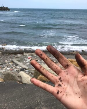 Patty Pei-Yu Lee Instagram - —
今天是世界地球日，所以，睽違多年⋯⋯我要辦淨灘了！
💙🌊🌍🌊💙
5/11日在母親節前夕，我們一起來幫地球母親打掃吧！
Halo! Mother Earth! Lets’s go shore cleaning!

《⚠️報名表在首頁連結⚠️》🏃趕快號召你的好朋友們一起💪

謝謝海湧工作室，人平兄與郭芙賢伉儷，全力支援我們的心願！期待在外木山海岸跟大家見面！

#淨灘
@hiinstudio 
@halohalo.eco.goods 
#海湧工作室
#halohalo愛地球選物集品