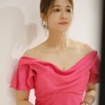 Patty Wu Instagram – ・
休假了，我頭腦使不上了，想不出什麼厲害的文字，你們儘管看美照吧。

照片說明一切，立春穿桃紅色是對的。

Dress @jasmine_galleria_taipei 

#吳怡霈 #wuipei29 #パティ
#主持女子 #尾牙主持