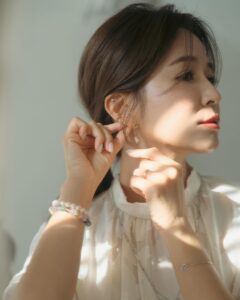 Patty Wu Instagram - ・ 最近很需要多曬曬太陽，謝謝宇宙知道我的不捨，給了好多晴天，曬曬心靈突然空缺的憂傷。 Jewelry @agete_taiwan Nail @elamornails_taipei #吳怡霈 #wuipei29 #パティ #missJoker #Jokermycat