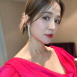 Patty Wu Instagram – ・
休假了，我頭腦使不上了，想不出什麼厲害的文字，你們儘管看美照吧。

照片說明一切，立春穿桃紅色是對的。

Dress @jasmine_galleria_taipei 

#吳怡霈 #wuipei29 #パティ
#主持女子 #尾牙主持