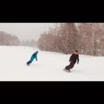 Patty Wu Instagram - #雪場雙人舞 朋友問我為什麼想滑雪？初衷很單純，只因為Akira 很喜歡滑雪，所以我也希望有一天，可以跟他一起做喜歡的事，一起滑雪豈不是很浪漫？ 殊不知這條路走了滿多年，終於好像有追上他的程度一點點，2024年終於在北海道留壽都，一起滑雪雙人舞，跟當初想像的畫面一樣，有點浪漫啊 ♡︎ #吳怡霈 #wuipei29 #パティ #桑原夫婦 #snowboarding #snowboardingtime #snowboardingtogether #北海道 #北海道雪場 #留壽都 #日本粉雪 #k2#airblasterjapan #airblaster #dragon #japow 謝謝攝影師 @linlinlin425 教練