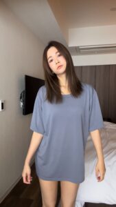 Patty Wu Instagram - ・ 滑雪穿什麼 🏂 🏂@allride.tw 🧥連身雪衣 #Airblaster 🧶中層 #686 #Airblaster 🥽雪鏡 #DRAGON 🧣面罩 #Airblaster 🧣脖圍 #Airblaster 🧤手套 #eb’s #686 🧦襪子 #686 #Burton #K2 🎿雪鞋 #K2