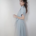 Patty Wu Instagram - ・ 最近在練習一件事，不掙扎。 生命中有太多突發狀況，太多考驗，太多意想不到，以前的我總是掙扎、抗拒、扭轉、絕大多數最後得到的，都是不如預期和想像，然後就痛苦。 其實會來到面前的，都是宇宙給的，掙扎的時候叫考驗，不掙扎的時候算體驗，體驗好的壞的喜歡的不喜歡的，知道是怎麼回事，就在清單上打勾勾了。 上個月經歷辛苦的外景，精神一直處於緊繃狀態，該來的生理期來了2天，要來不來要血不血，刷個存在感說聲嗨，就走了。 這個月依舊外景月，生理期選在連三天高雄外景的第一天、第一個開場做完，嘩的一聲就來了。三天痛的只能靠止痛藥撐下去，不過這次外景有舒服的廁所可以上，還有些許空檔時間休息，我不掙扎，體驗上個月沒來的，這個月算補班補齊，該來的總是要來，該發洩的總是得洩。 今天出席重要活動，他乖乖配合聽話著，不吵不鬧讓我舒舒服服完成工作，收工時我跟自己的身體說，謝謝。真心謝謝。 你怎麼對待身體，身體就怎麼回饋你，體驗每一種來到面前的，即使痛苦，也試著不掙扎，最奇妙的是，不掙扎了之後，好像，也沒有那麼痛了。 #吳怡霈 #wuipei29 #パティ Makeup/hair @wocorey Dress @uuin_official Watch @cartier Rings @chaumetofficial Earring @kou_jewellery