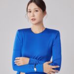 Patty Wu Instagram – ・🏆金鐘58🏆典禮禮服

昨天準備出門金鐘梳化時，一位心靈相通的朋友，傳了一段話給我。

她說，「每件事情的發生，都是有原因的」，並要我好好享受這個夜晚。我泛淚並珍貴的收下這段話。

一直以來一路以來，曾經歷很多不可思議的挑戰，曾嚴重的自我否定自我懷疑，曾沮喪的糾結痛哭，那些看不見的一切推著我向前。

城哥說，入圍的，哪組不是死亡之組？都是，都難。很開心#最強綜藝秀 抱走了節目類最大獎，謝謝瓜哥、民視跟大藝，這段旅程讓我更深信，每件事的遇到跟發生，真的，都有原因。

#第58屆金鐘獎

最最最要感謝的，是我的經紀團隊，當時陪我錄製節目的
Joan @chiang1025 
Wayne @shanewei09 
Ann @ann.something 
@monmon.ent 

Makeup @yuiki1111
Makeup Assistant @oliver_cai_
Hair @signs0303
Photographer @loyuting_ 
Stylist @arvi1002
Styist assistant @julianneleigh_uy

Dress @etochs @FWRD
Jewelry @chaumetofficial 
#Chaumet #BeeMyLove #DoItLikeJosephine
Shoes @jimmychoo