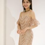 Patty Wu Instagram - ・ 怕大家今晚降溫太冷，看我的禮服照，也許會稍微熱一點，因為最冷的是台上的我們。 女明星不在乎冷不冷，只在乎美。 Dress @jasmine_galleria_taipei Jewelry @swarovski Makeup/hair @wocorey #吳怡霈 #wuipei29 #パティ #主持女子 #尾牙主持 #活動主持 #典禮主持 #寶佳機構2023尾牙晚宴