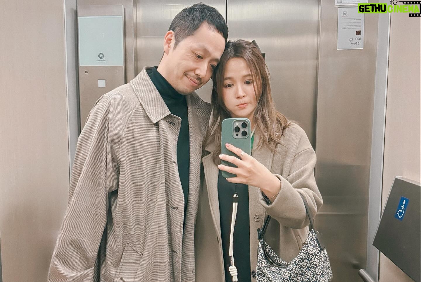 Patty Wu Instagram - ・ 𖤐𖤐𖤐2月9號,祝我生日快樂。𖤐𖤐𖤐 小時候羨慕同學,生日可以帶糖果去教室分送,全班幫你慶生唱生日快樂歌,但我的生日總是在過年放假,少了「今天我最大」的感覺,有點孤單。 羨慕夏天生日的同學,都可以吃冰淇淋蛋糕,我生日冷的要命,每年都是巧克力奶油蛋糕,或是升級版的黑森林蛋糕。 長大之後反而覺得慶幸,生日剛好在過年,不會有人約我出去,可以安靜放鬆放空,只跟重要的人一起過生日,不用搞到普天同慶,愈長大愈需要心靈平靜。 今年生日,有很多認真的願望想許。 1. 希望我能更自在做自己,合則來不合則去, 別擔憂別掛心,一切都是最好的安排。 2. 該丟該捨棄該分手該下車的,就讓他們下車吧。更珍惜還在車上的乘客伙伴,在同一條路上,一起欣賞風景的時刻。 3. 內心強大,就不怕失去。 跟宇宙許的願望,都會實現。 4. 壽星想許幾個願望都可以,健康健康健康,自己健康,家人朋友健康,看到這篇的你們都健康。 以下開放生日祝福㊗️ 壽星祝大家新年快樂