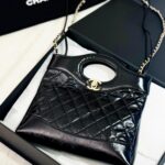 Patty Wu Instagram – ・
Chanel 31bag mini 
沈浸式開箱
成田機場get！
#油蠟皮很美 #聖誕節包裝超美
#chanel #chanel31bag #chanel31bagmini