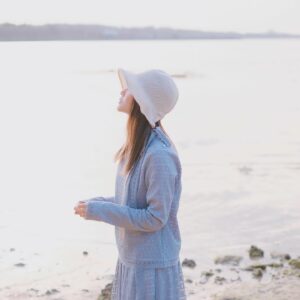 Patty Wu Instagram - ・
別人口中的好與壞，都不算數
只有不斷耐心的嘗試並找尋
才會找到真正屬於自己的寶物
即使夜晚，都閃閃發亮✨

Outfits @kew_studio_tw ✨

#吳怡霈 #wuipei29 #パティ
#沖縄　#おきなわ