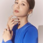 Patty Wu Instagram – ・🏆金鐘58🏆典禮禮服

昨天準備出門金鐘梳化時，一位心靈相通的朋友，傳了一段話給我。

她說，「每件事情的發生，都是有原因的」，並要我好好享受這個夜晚。我泛淚並珍貴的收下這段話。

一直以來一路以來，曾經歷很多不可思議的挑戰，曾嚴重的自我否定自我懷疑，曾沮喪的糾結痛哭，那些看不見的一切推著我向前。

城哥說，入圍的，哪組不是死亡之組？都是，都難。很開心#最強綜藝秀 抱走了節目類最大獎，謝謝瓜哥、民視跟大藝，這段旅程讓我更深信，每件事的遇到跟發生，真的，都有原因。

#第58屆金鐘獎

最最最要感謝的，是我的經紀團隊，當時陪我錄製節目的
Joan @chiang1025 
Wayne @shanewei09 
Ann @ann.something 
@monmon.ent 

Makeup @yuiki1111
Makeup Assistant @oliver_cai_
Hair @signs0303
Photographer @loyuting_ 
Stylist @arvi1002
Styist assistant @julianneleigh_uy

Dress @etochs @FWRD
Jewelry @chaumetofficial 
#Chaumet #BeeMyLove #DoItLikeJosephine
Shoes @jimmychoo