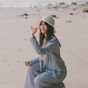 Patty Wu Instagram - ・
別人口中的好與壞，都不算數
只有不斷耐心的嘗試並找尋
才會找到真正屬於自己的寶物
即使夜晚，都閃閃發亮✨

Outfits @kew_studio_tw ✨

#吳怡霈 #wuipei29 #パティ
#沖縄　#おきなわ