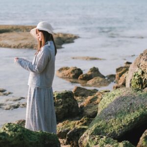 Patty Wu Instagram - ・
別人口中的好與壞，都不算數
只有不斷耐心的嘗試並找尋
才會找到真正屬於自己的寶物
即使夜晚，都閃閃發亮✨

Outfits @kew_studio_tw ✨

#吳怡霈 #wuipei29 #パティ
#沖縄　#おきなわ
