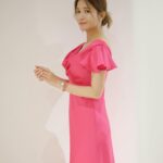 Patty Wu Instagram - ・ 休假了，我頭腦使不上了，想不出什麼厲害的文字，你們儘管看美照吧。 照片說明一切，立春穿桃紅色是對的。 Dress @jasmine_galleria_taipei #吳怡霈 #wuipei29 #パティ #主持女子 #尾牙主持