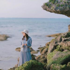 Patty Wu Instagram - ・
別人口中的好與壞，都不算數
只有不斷耐心的嘗試並找尋
才會找到真正屬於自己的寶物
即使夜晚，都閃閃發亮✨

Outfits @kew_studio_tw ✨

#吳怡霈 #wuipei29 #パティ
#沖縄　#おきなわ