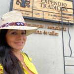 Paty Díaz Instagram - 💛💙💚 Así mi semana… 🙏🏼 … Cuando se unen lo que tanto amas hacer 🎥 en un viaje extraordinario… “Nadie como tú” en Oaxaca de mi corazón! @nadiecomotu.tv Gracias Oaxaca, Gracias vida!! #oaxaca #nadiecomotú #matatlan #gratitud #grabacion #arte #actriz #actress #produccion #direccion #texto #agave #maguey #mezcal #artesania #arboldeltule #barriodejalatlaco