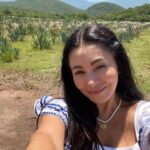 Paty Díaz Instagram - 🤍Saboreando Oaxaca💙 …Mientras… 🎬🎥🙏🏼 @nadiecomotu.tv #oaxaca #mexico #mezcal #agave #nadiecomotú #productor #producción #actriz #actrees #director #gion #libretos #gratitud #amor