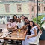 Paty Díaz Instagram - 🤍Saboreando Oaxaca💙 …Mientras… 🎬🎥🙏🏼 @nadiecomotu.tv #oaxaca #mexico #mezcal #agave #nadiecomotú #productor #producción #actriz #actrees #director #gion #libretos #gratitud #amor