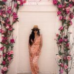 Paty Díaz Instagram - 🌸🧡🤍💙🌸 Serendipity!!! Todo es una Serendipia en mi vida, todo termina siendo grandioso y efímero…🌬 … Todo es un descubrimiento, un hallazgo afortunado, valioso e inesperado… #serendipity #santorini #serendipia #tbt #maregeo #grecia #greece