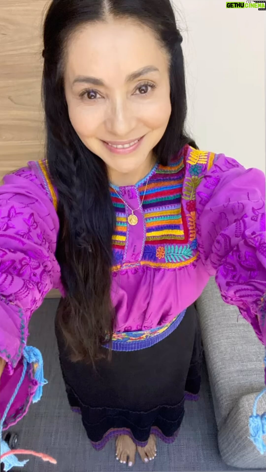 Paty Díaz Instagram - Cualquier momento es bueno para dar gracias! …Y así fue cómo vivi esta grandiosa aventura, con grandiosas personas, grandiosos actores y actrices y por supuesto una grandiosa historia… GRACIAS @jovenignacito por permitirme ser parte de esta GRANDIOSA VIVENCIA, fui feliz dándole vida a Eréndira!!! 🙏🏼❤️ 💫 🎥 🎬 📺 Y gracias a todo el equipo de producción, Staff, directores, escritores, prensa y a cada uno de mis compañer@s. “Bendita actuación que me permite contar historias” @nachosadaproduccion @nadiecomotu.tv #oaxaca #matatlan #actriz #actress #nadiecomotu #gratitud #amor #bendecida Me siento bendecida 🙏🏼💫
