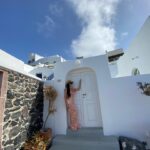 Paty Díaz Instagram - 🌸🧡🤍💙🌸 Serendipity!!! Todo es una Serendipia en mi vida, todo termina siendo grandioso y efímero…🌬 … Todo es un descubrimiento, un hallazgo afortunado, valioso e inesperado… #serendipity #santorini #serendipia #tbt #maregeo #grecia #greece