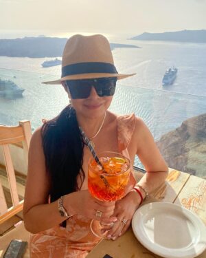Paty Díaz Instagram - 🧡 #tbt En Tierra Griega 
…En una Pequeña Isla del mar Egeo 

#santorini 🇬🇷🧡
#maregeo #grecia