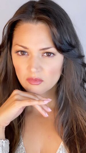 Paula Garcés Instagram - What songs are you all vibing to these days?
Sending love ❤️
