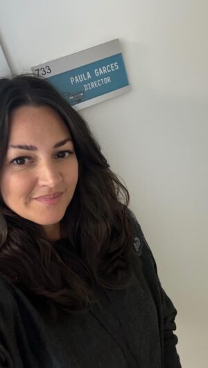 Paula Garcés Instagram - Today my family woke me up with flowers and gifts and messages reminding me that I am the luckiest girl in the world!
I’m at work prepping to direct an episode of @aetv @netflix #lincolnlawyer and I truly have to say thank you to sooo many people for this tremendous Opportunity and Birthday gift starting with @laurenidooner @bstrdmonkey @netflix @aetv #taraflynn @buchwaldtalent @juliaxbuchwald @bradley.s.glenn @dailynrod @boxerbray10 @matthewlbrmn @gladysrodriguez_writer #tedhumphrey @michaelconnellybooks #rossfineman my family my friends and all of you so many people had to say yes and this incredible #castandcrew manu_rulfo #beckinewton @jraycole #angussampson @yayadacosta who were always lovely and rooted for me who by coincidence celebrated my birthday on set while I was shadowing @boxerbray10 which @dailynrod hooked up !! And Ted & Ross and @michaelconnellybooks agreed the point is the list of people that made this happen for me behind the scenes is endless and I am eternally grateful!!
Gracias por mi Feliz Cumpleaños 
Salud y felicidades!!!