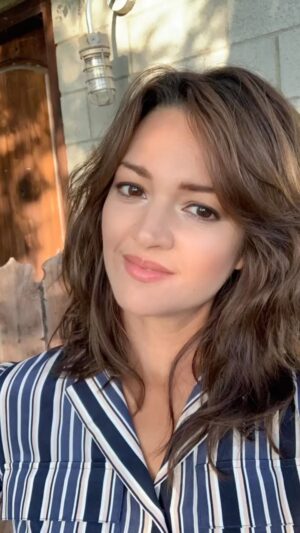 Paula Garcés Instagram - Happy Sunday everyone!
Feliz Domingo los Amo!
#selfies #selfiephotoshoot 
#hairandmakeupbyme 
#cafecito 
#easyfashion 
#somewhereinla 
#brownhair 
#waves 
#naturalhair 
#lafayette148