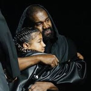 Paula Jai Parker Instagram - 💖…🫵🏽…..🤝…….👏………😁.😉✌️💪🏾!😘 Look a here 🍬🫵🏽 can’t speak 4me I fux wit Tay Tay AND YEYE! Ask #MissBritneyBaby about greedy dads, not to mention he never mentioned he was gon say “bitch” #JudgeJudy 😘☺️😉 if you wanna speak 4me speak on the racism in #Baseball speak on how we need #TheNegroLeagues! Back